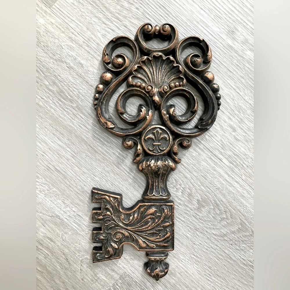 Vintage Syroco / Dart Gold Skelton Key Wall Decor Set Of 2 Lion Fleur De Lis